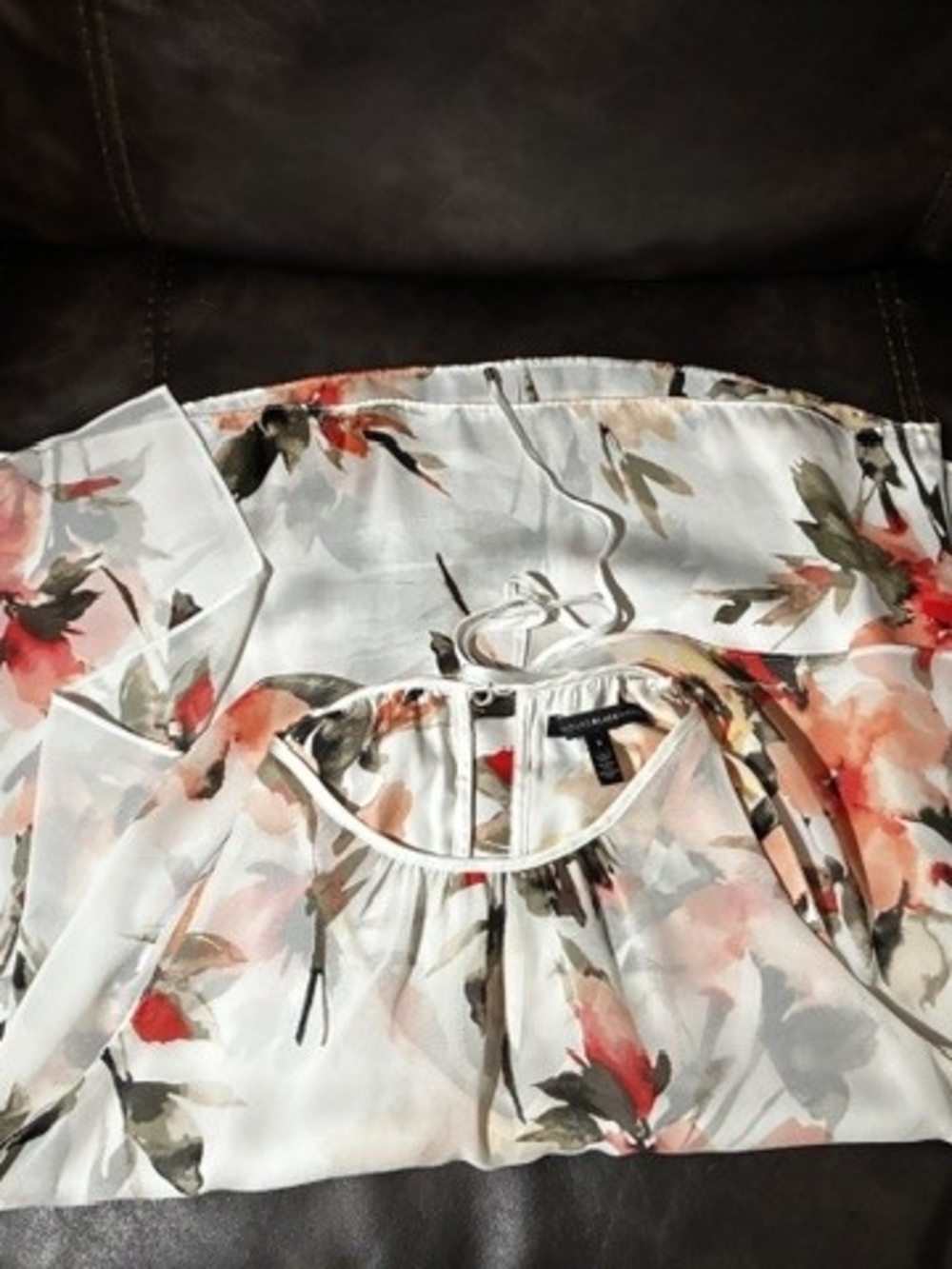White House Black Market White Floral Halter Top with Coral Accents - Picture 5 of 7
